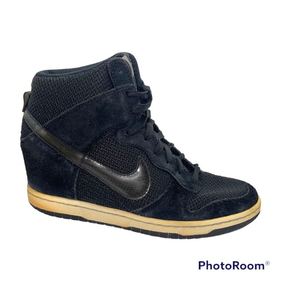 NIKE Dunk Sky Hi Essential Womens Size 7  Black 2" Hidden Wedge Sneakers Shoes - Picture 1 of 7